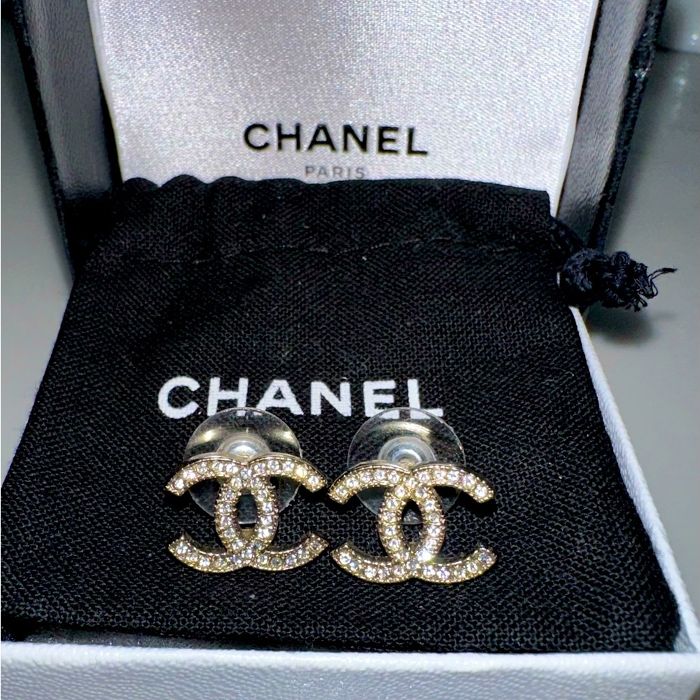 *Authentic* Rare Chanel CC Crystal Studs Boucle Oreilles Earrings
